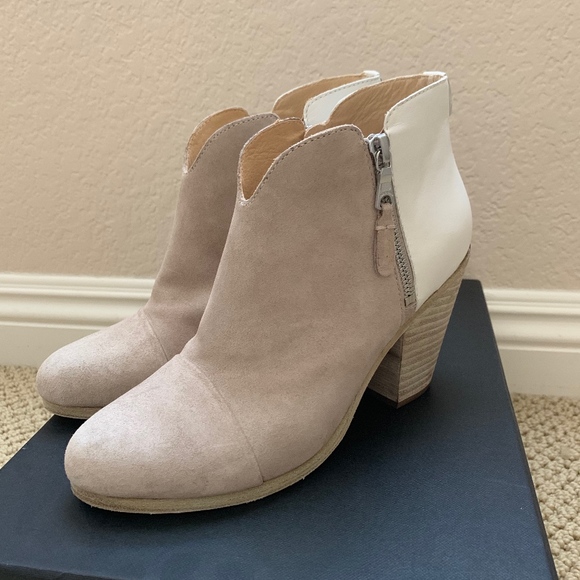 Stylish Two-Tone Ankle Boots - Picture 1 of 6